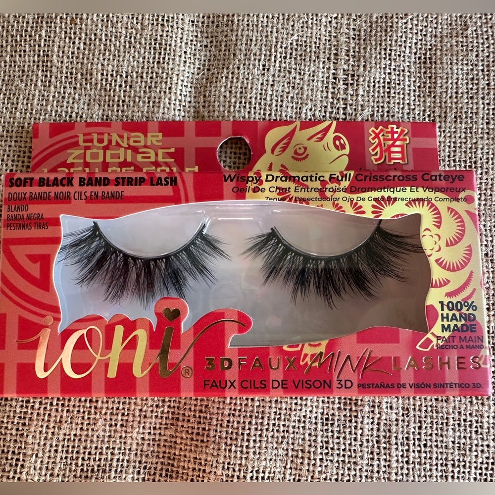 Ioni Lunar Zodiac Lashes in Pig.